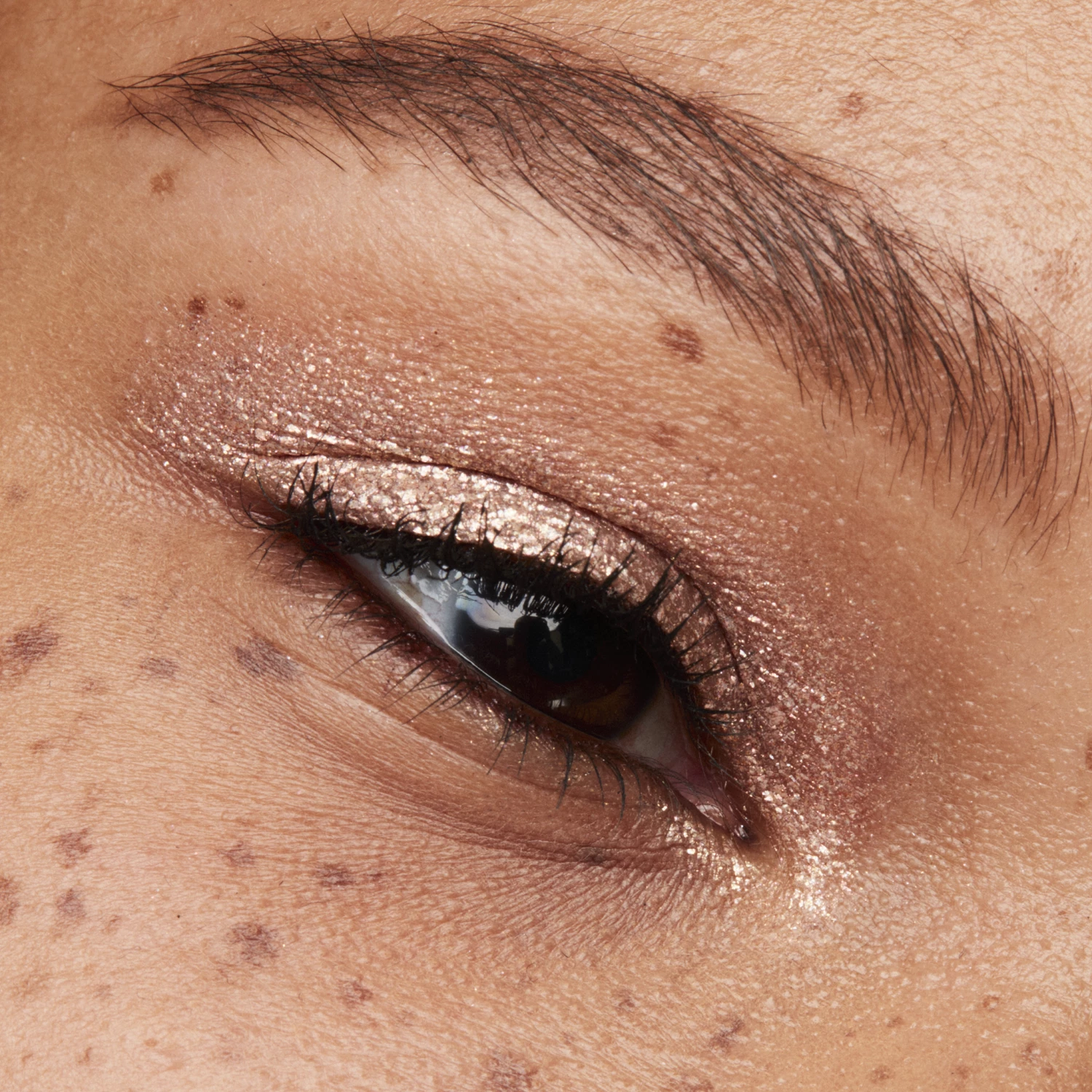 MAC Dazzleshadow Liquid Every Day Is Sunshine 5 MAC Dazzleshadow Liquid Every Day Is Sunshine - Billede 5