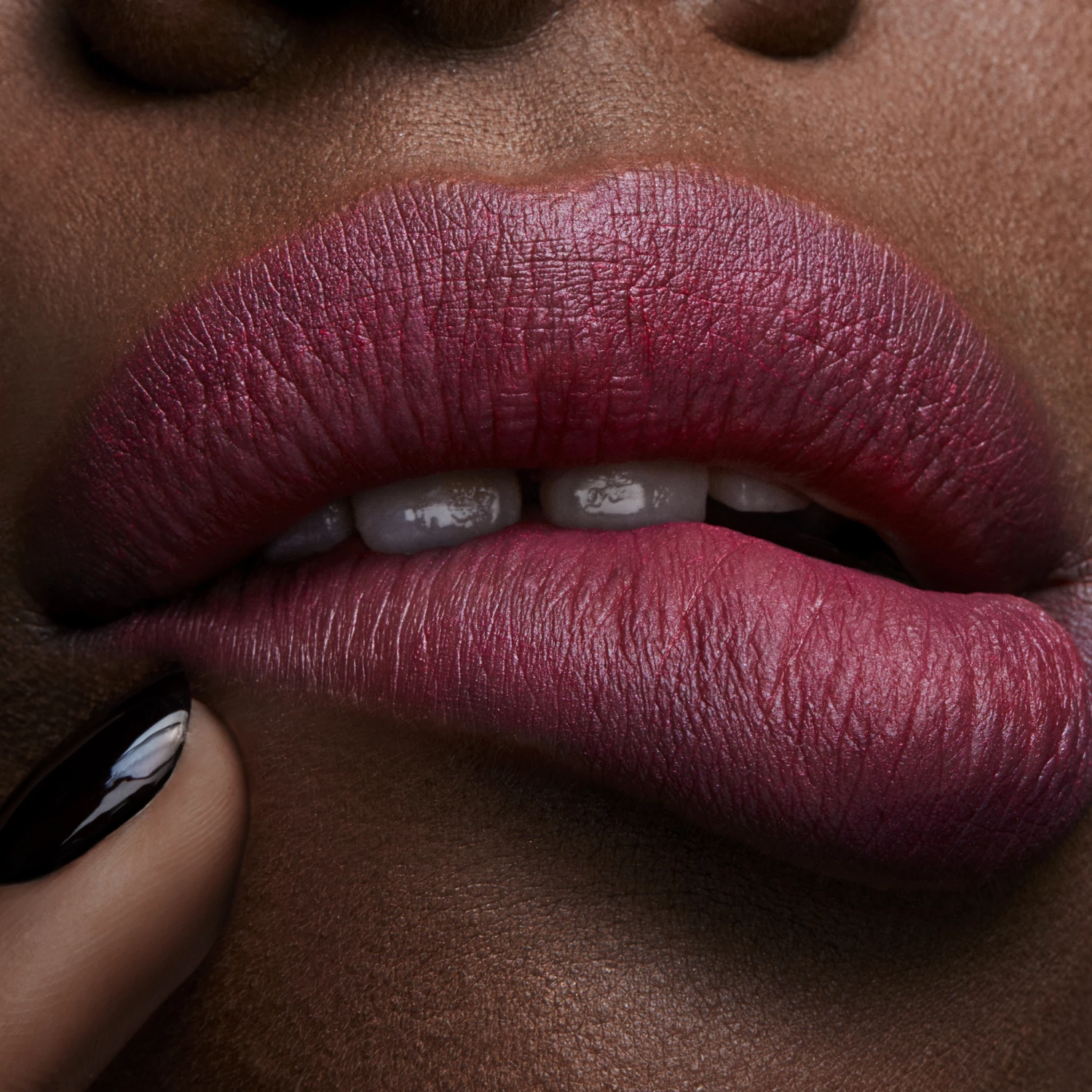 MAC Powder Kiss Lipstick Fall In Love 5 MAC Powder Kiss Lipstick Fall In Love - Billede 5